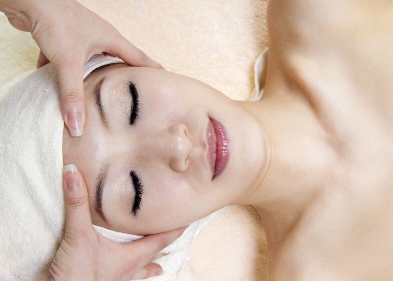 masáž pro napnutí a omlazení pokožky